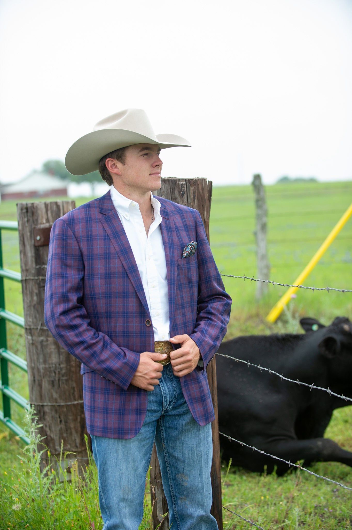 Slim-fit Western jacket in dark purple plaid with tailored silhouette